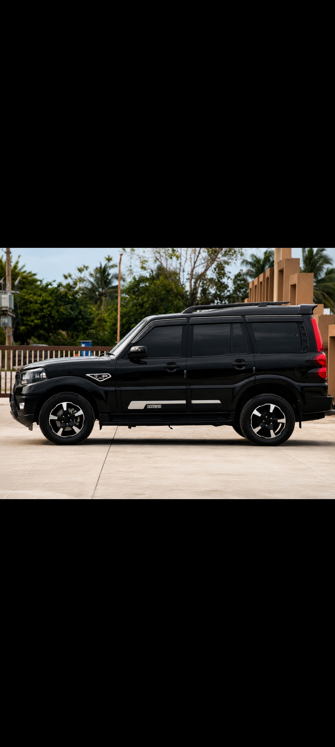 Mahindra Scorpio S11